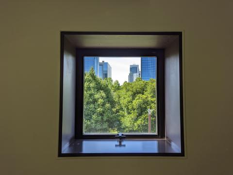 A photo of a window in the kuis 4 building