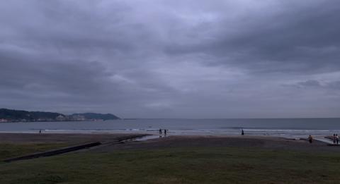 Kamakura Yuigahama Beach from the boardwalk