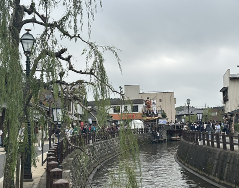 A picture of Sawara, with its famous river running down the center.