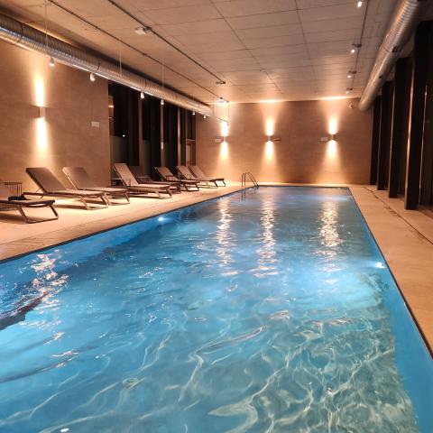 An indoor swimming pool available for residents at Collegiate Milan Bovisa.