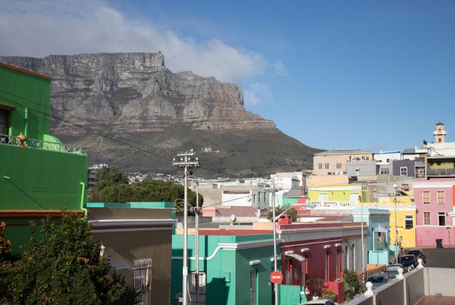 the colorful houses of Cape Town beneath their mountain range
