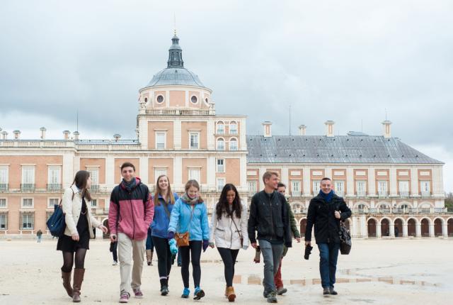 students visit the Royal Palace of Aranjuez
