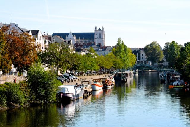 a photo of the Loire River crossing through the city of Nantes