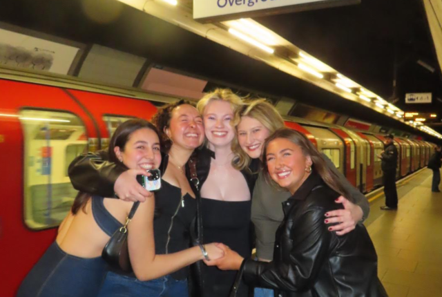 London Mind the gap •Halle Weaver