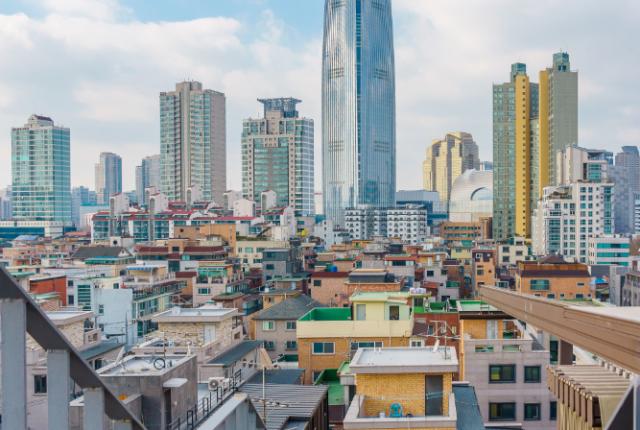 A photo of the Lotte World Tower in Seoul