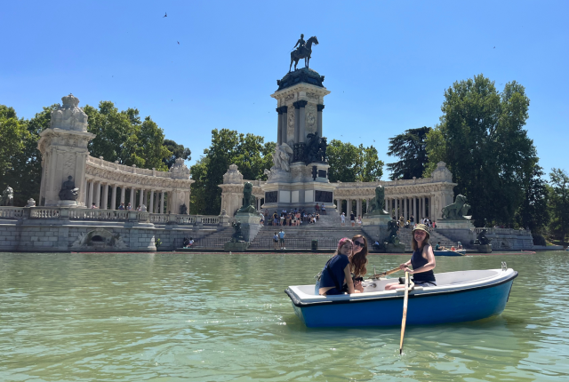 IES Madrid students boat in Ritero Park on a sunny day