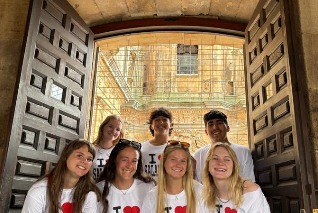 IES Abroad Salamanca students wearing matching shirts