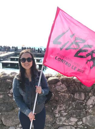Student holds a Libera flag