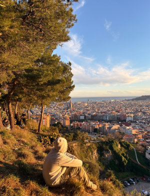 IES Abroad student overlooking the city at the Bunkers del Carmel in Barcelona