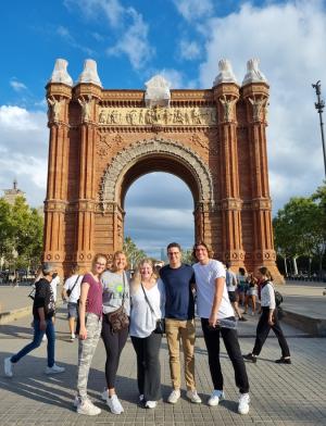 IES Abroad Barcelona students at the Arc de Triomf