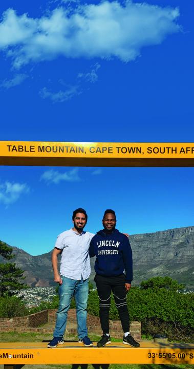 Two students standing in front of Table Mountain in Cape Town