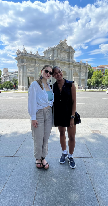 IES Abroad Madrid students in Puerta de Alcala