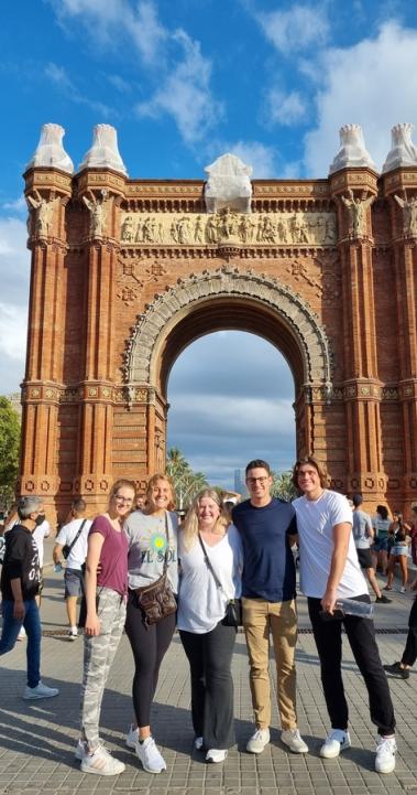 IES Abroad Barcelona students at the Arc de Triomf