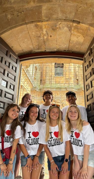 IES Abroad Salamanca students wearing matching shirts