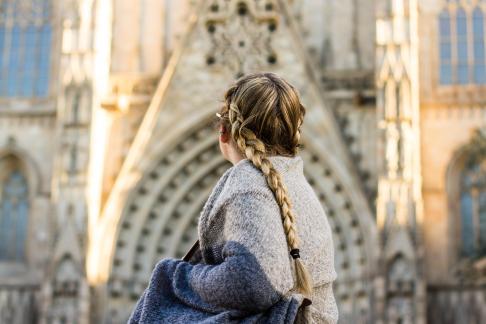 student looking up at Basílica de la Sagrada Família in Barcelona