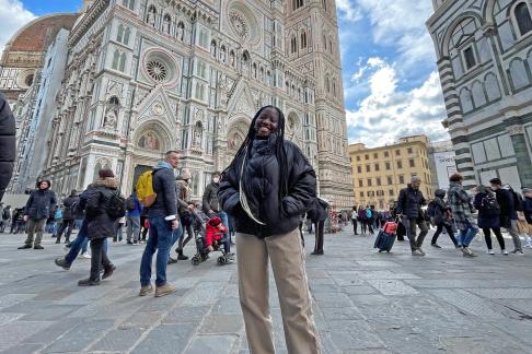 Student standing in front of the Il Duomo Brunelleschi