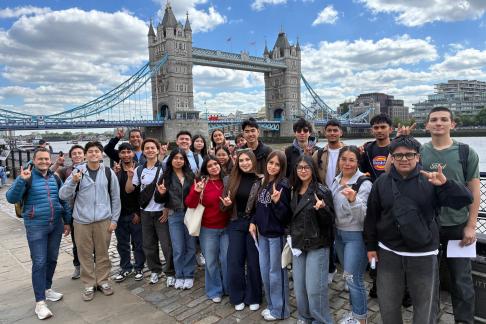 UT-Austin students on a Customized Program in London