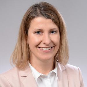 Headshot of Ella Winter.