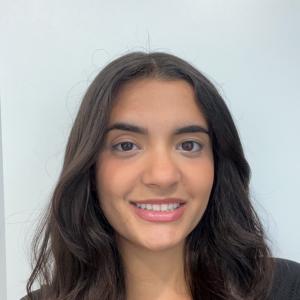 Tifany Oliveira Headshot