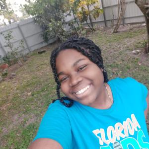 Lisa Damier smiling in front of trees.