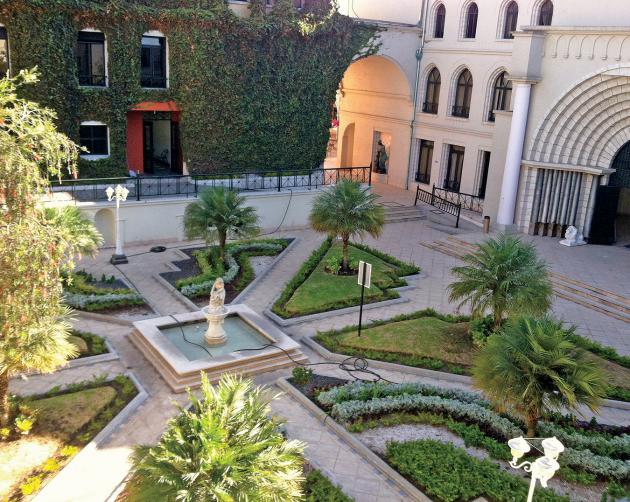 Universidad San Francisco de Quito's beautiful outdoor gardens with a fountain centerpiece.
