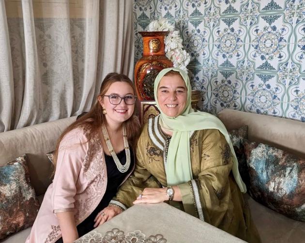 Homestay, student with host mom