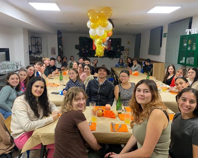 Thanksgiving dinner, residence hall
