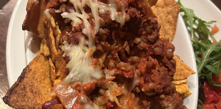 Vegan chili nachos 