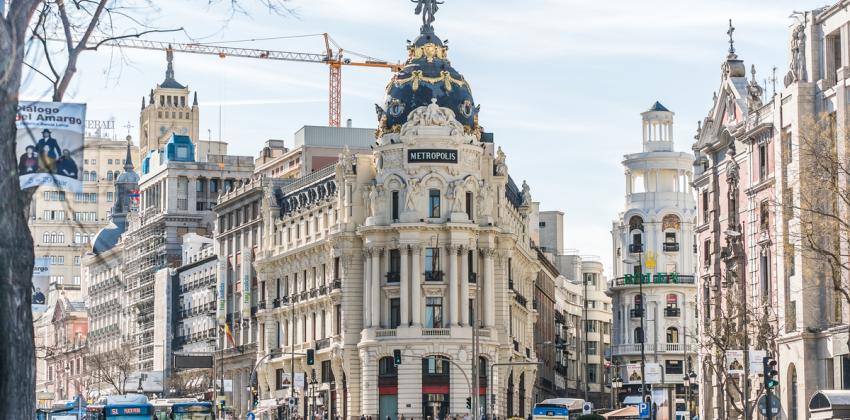 Metropolis building on madrid street corner